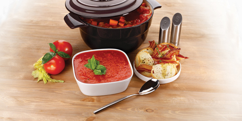 Томатный суп с беконом и ароматными кростини