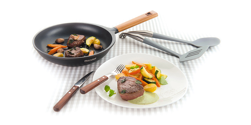 Филе говядины с мятным соусом и лёгким овощным гарниром