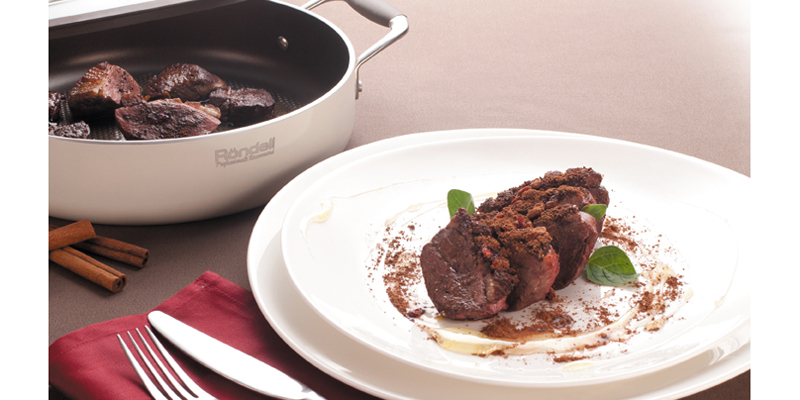 Утиная грудка, панированная в горьком какао и пряностях