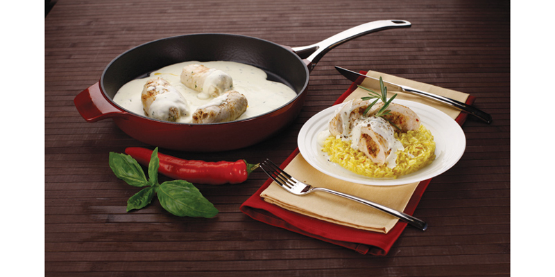 Куриная грудка, фаршированная острой пастой с ароматным рисом