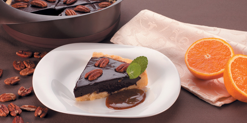 Шоколадный торт с орехом пекан и апельсиново-кофейной карамелью