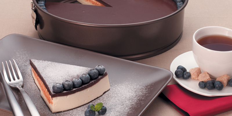 Шоколадно-творожный торт с голубикой